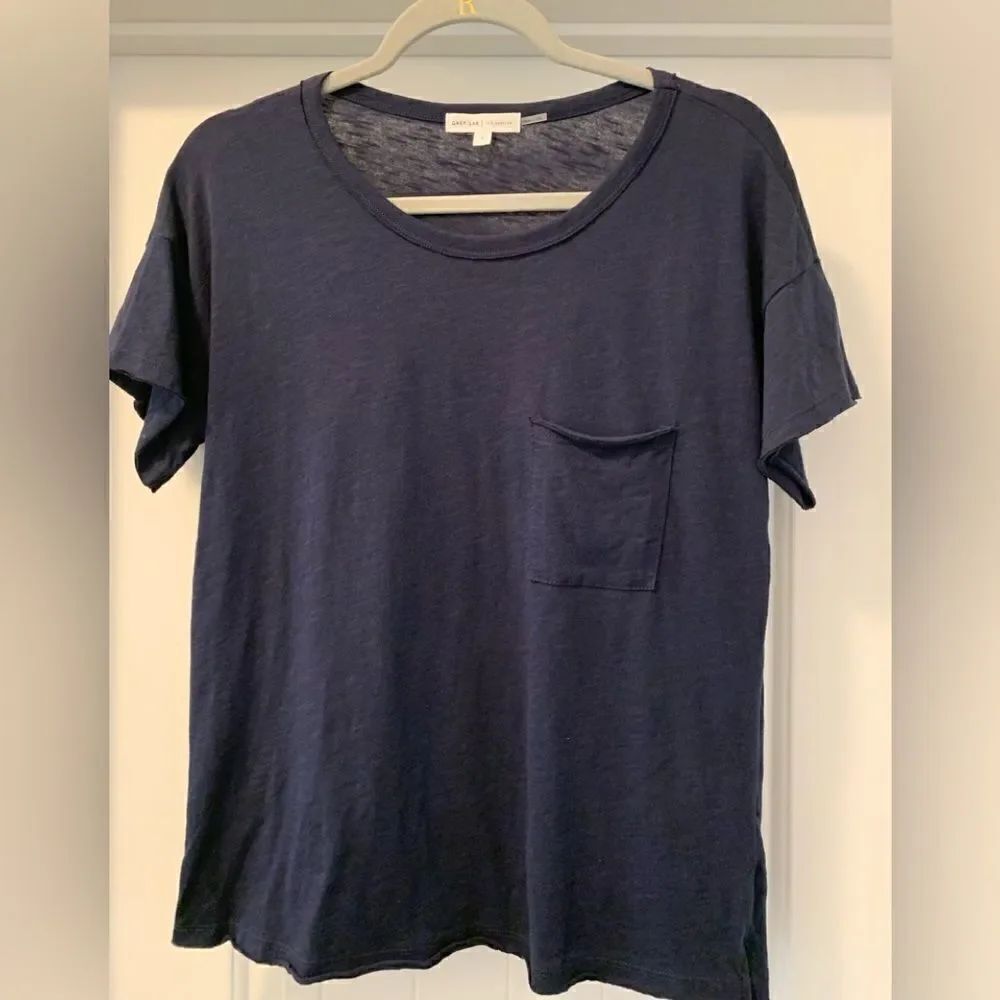 Grey Lab Nordstrom Women’s Tee Shirt Size Small Navy Blue Distressed Bottom NWOT